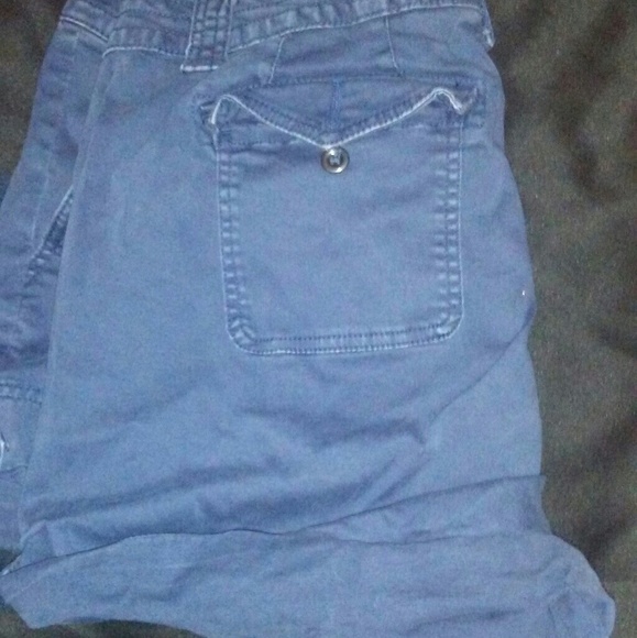 Slightly worn - Picture 2 of 3